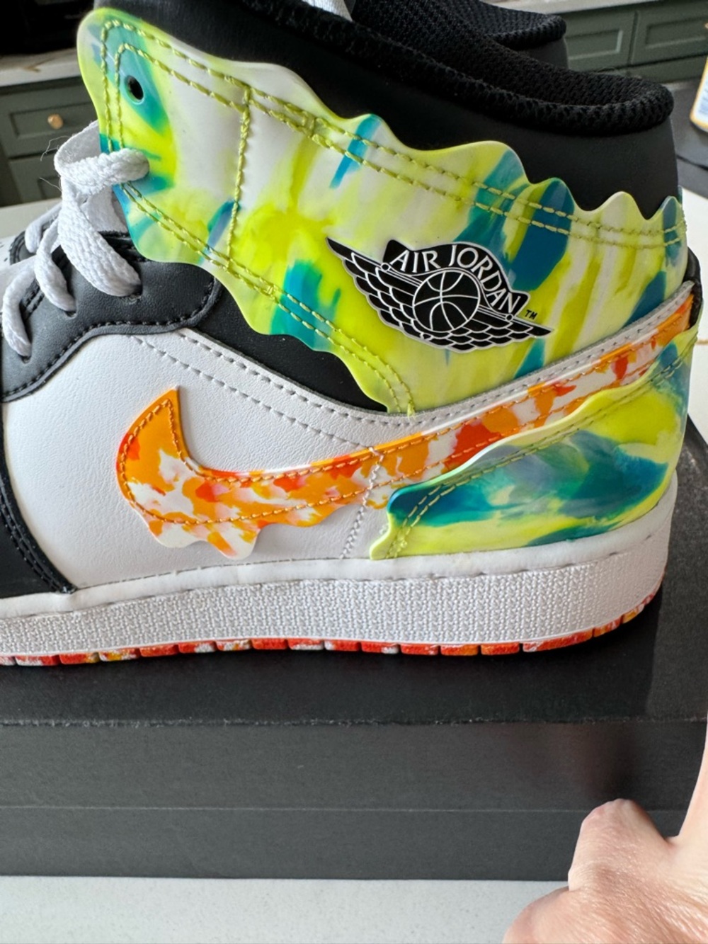 *RARE* Air Jordan 1 Mid - Size 6Y - Picture 2 of 10
